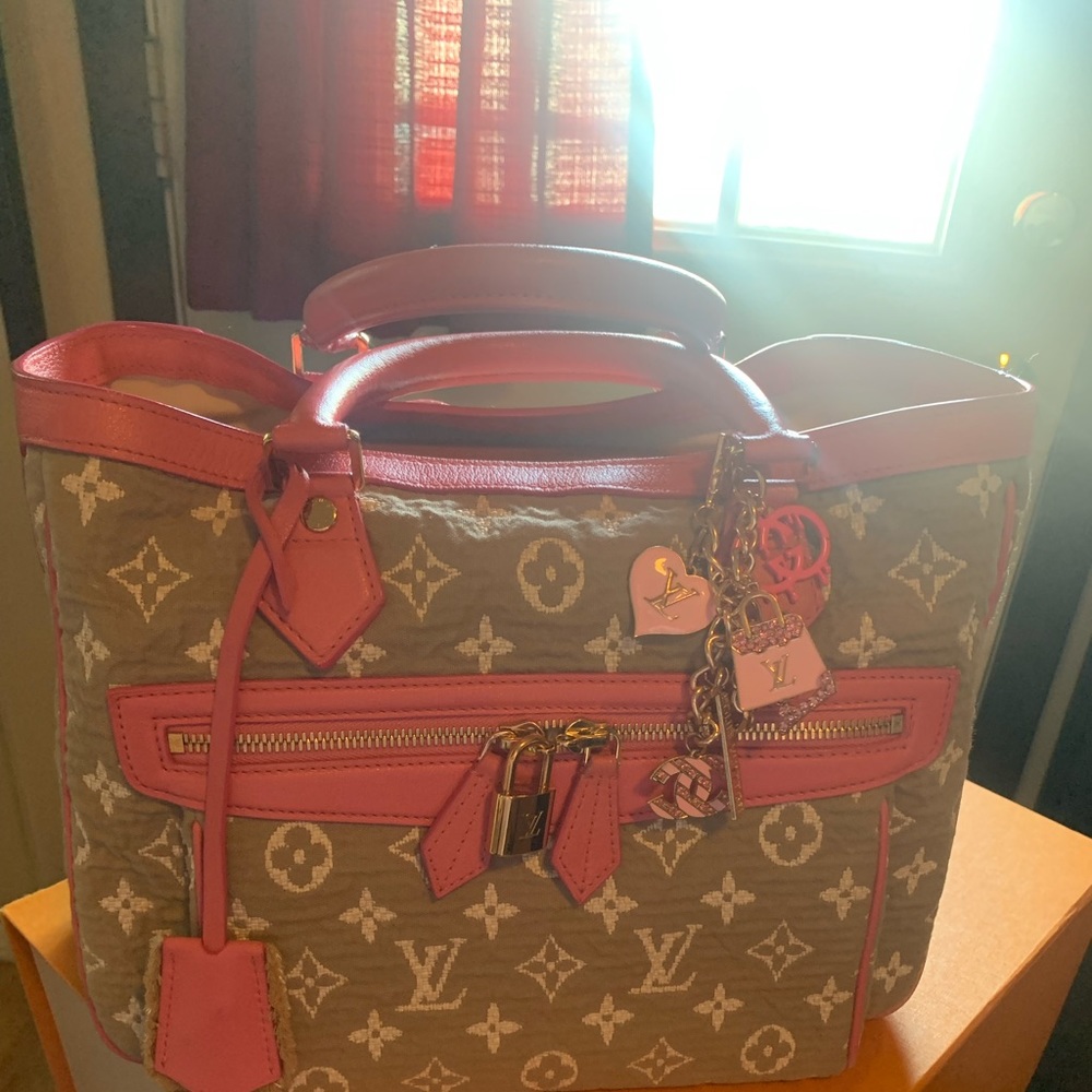 Practically brand new Louis Vuitton
